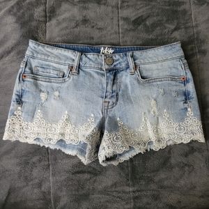 Tokyo Darling Low Rise Lace Jean Shorts Size 2